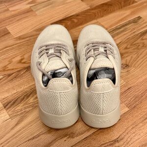 NWOT Allbirds Women’s Beige Sneakers